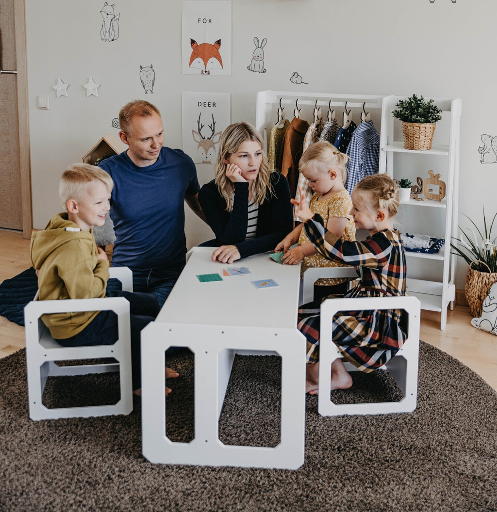 Montessori pirmasis stalo ir kėdės rinkinys su 2 kėdėmis
