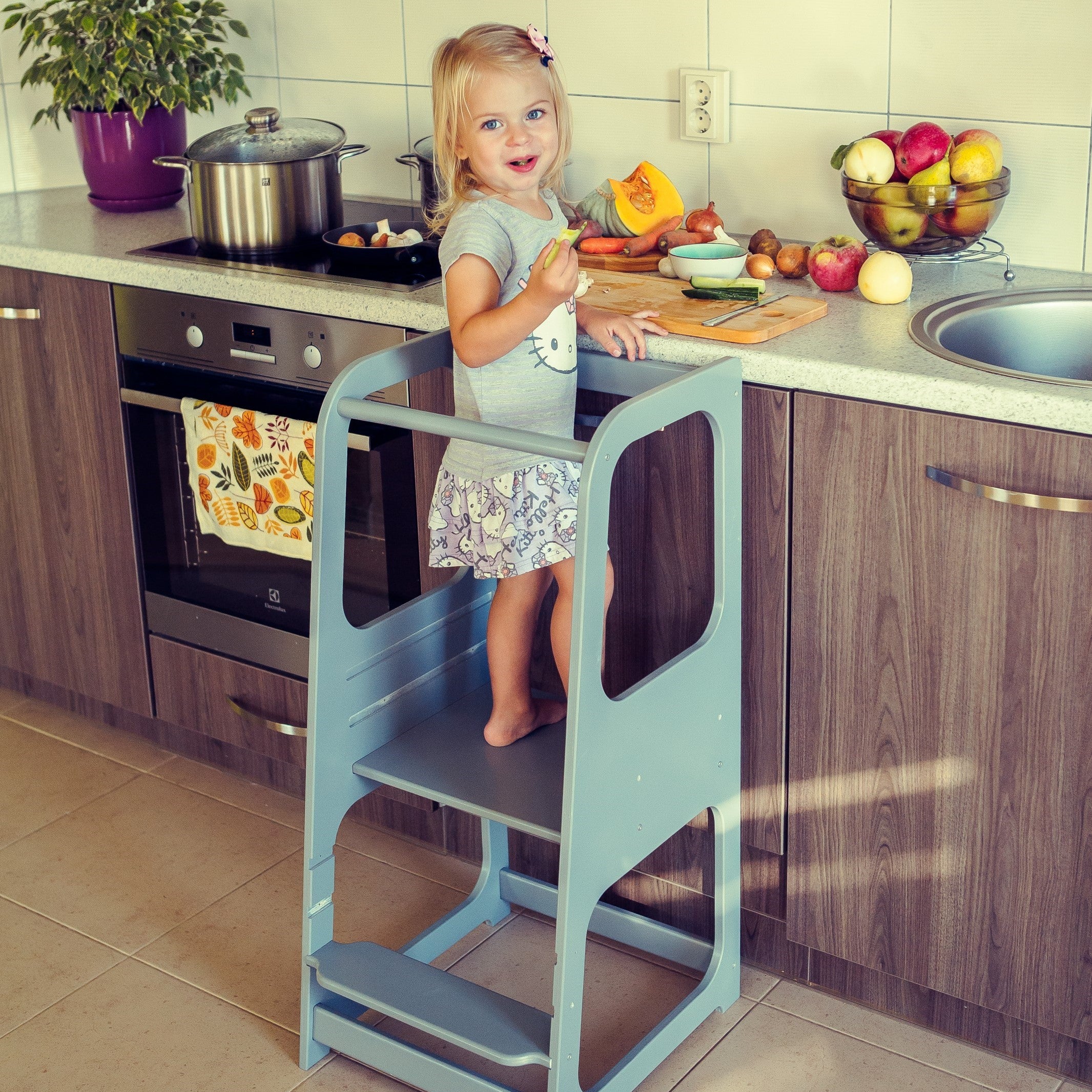 Montessori pagalbininko bokštelis su pakopėle