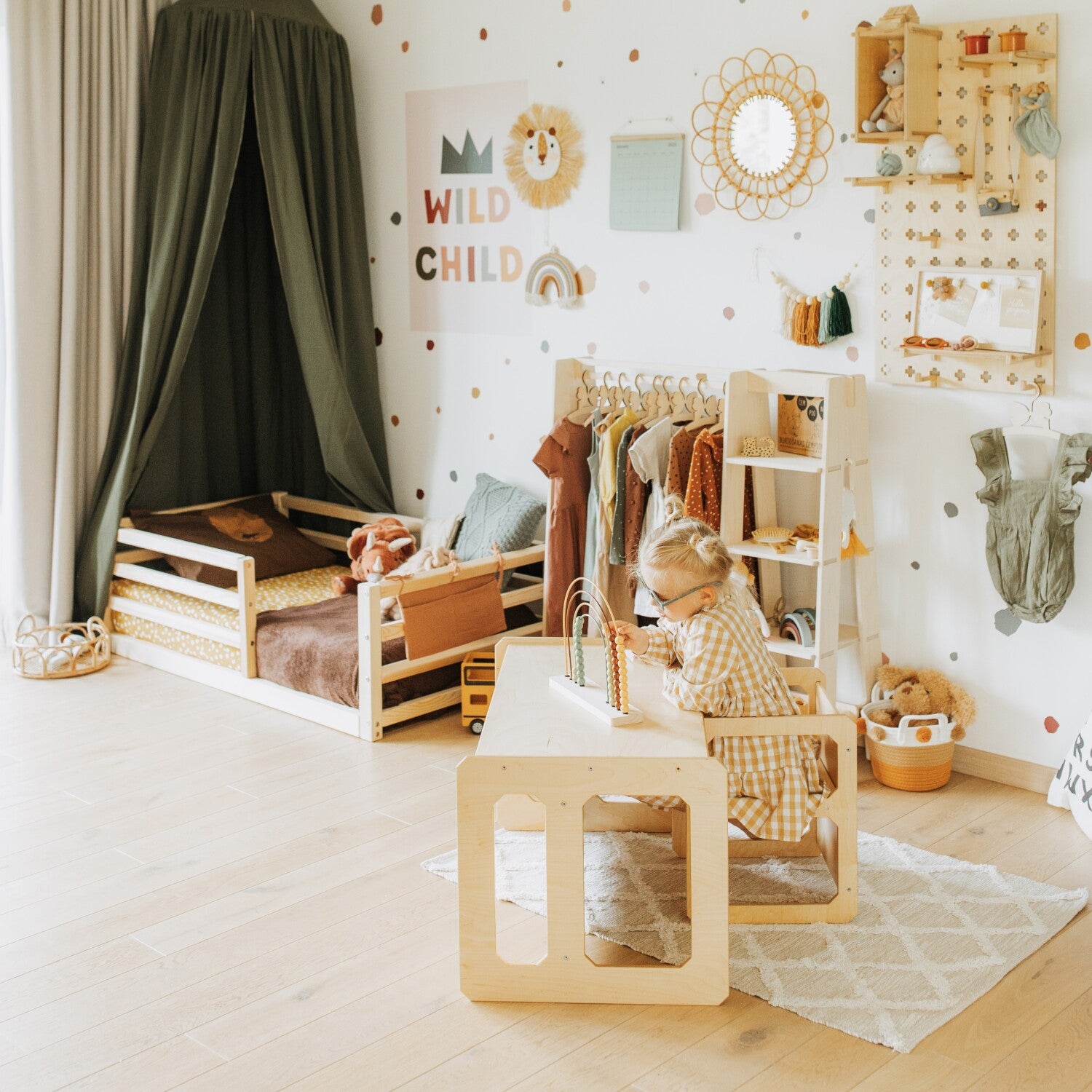Montessori pirmasis stalo ir kėdės rinkinys su 1 kėde