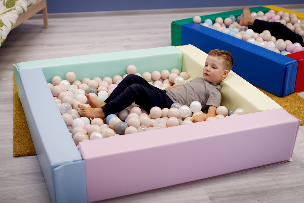 IGLU minkštas kamuoliukų baseinas 130 × 130 cm – šviesūs pasteliniai tonai