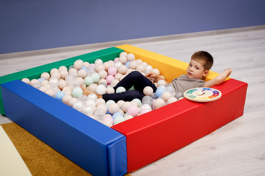 IGLU minkštas kamuoliukų baseinas 130 × 130 cm – spalvotas