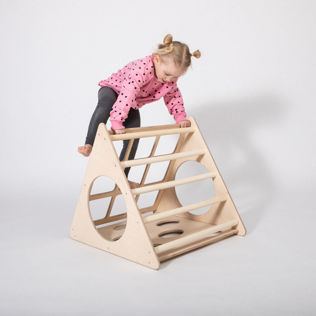 Montessori trijų kampų laipynė