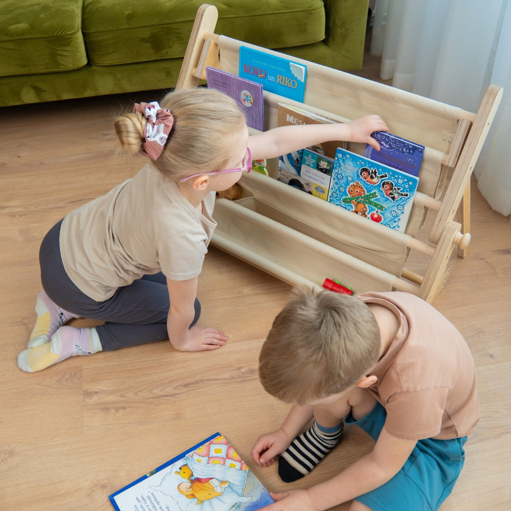 Montessori knygų lentyna – papildinys laipiojimo rėmams
