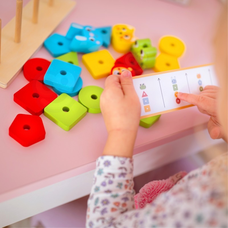 Montessori dėlionių piramidė su gyvūnais