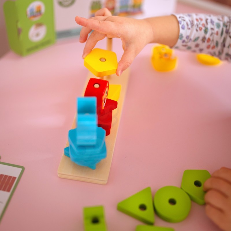 Montessori dėlionių piramidė su gyvūnais