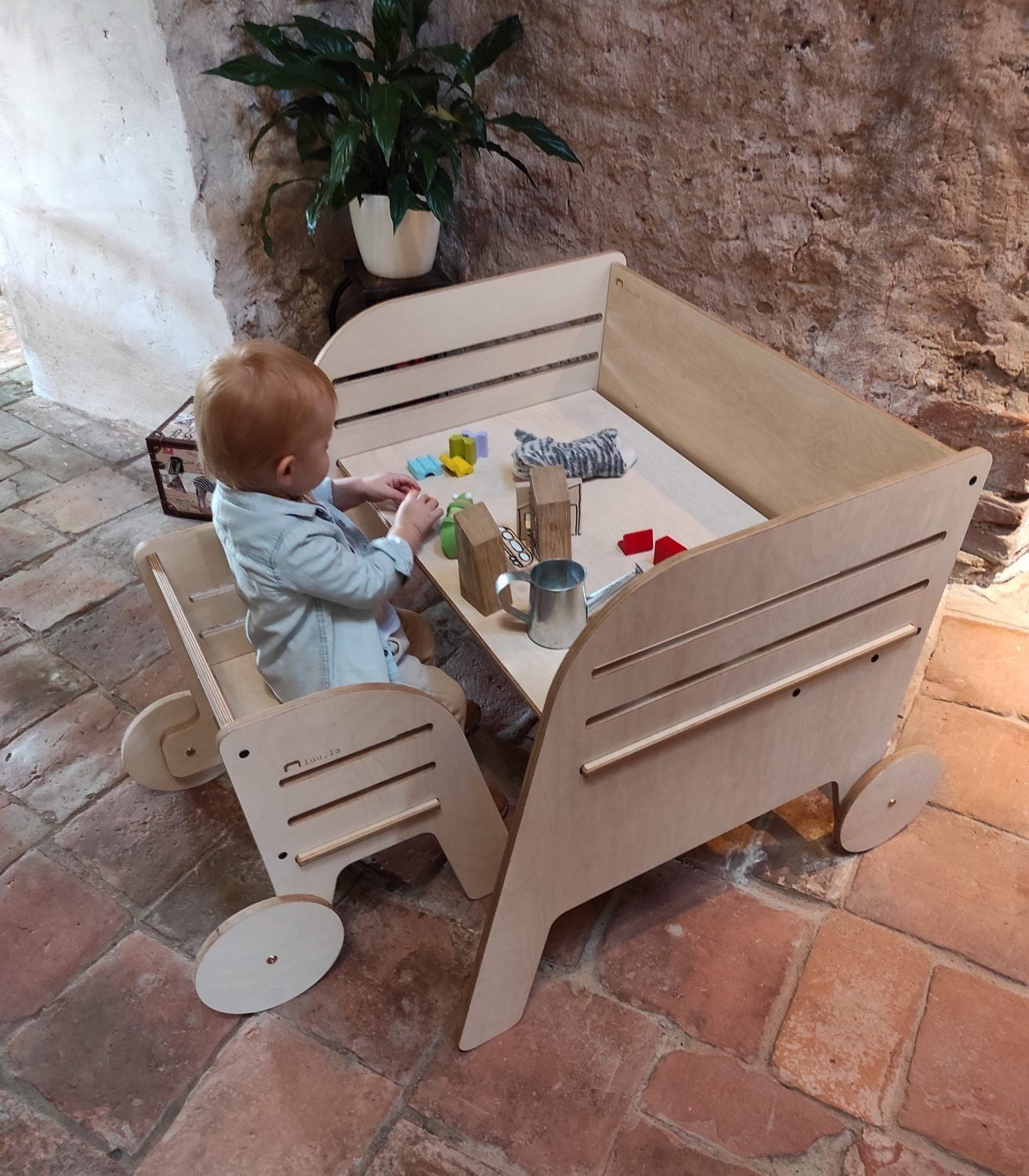 Montessori stalo ir kėdės rinkinys „Vagono ratas“