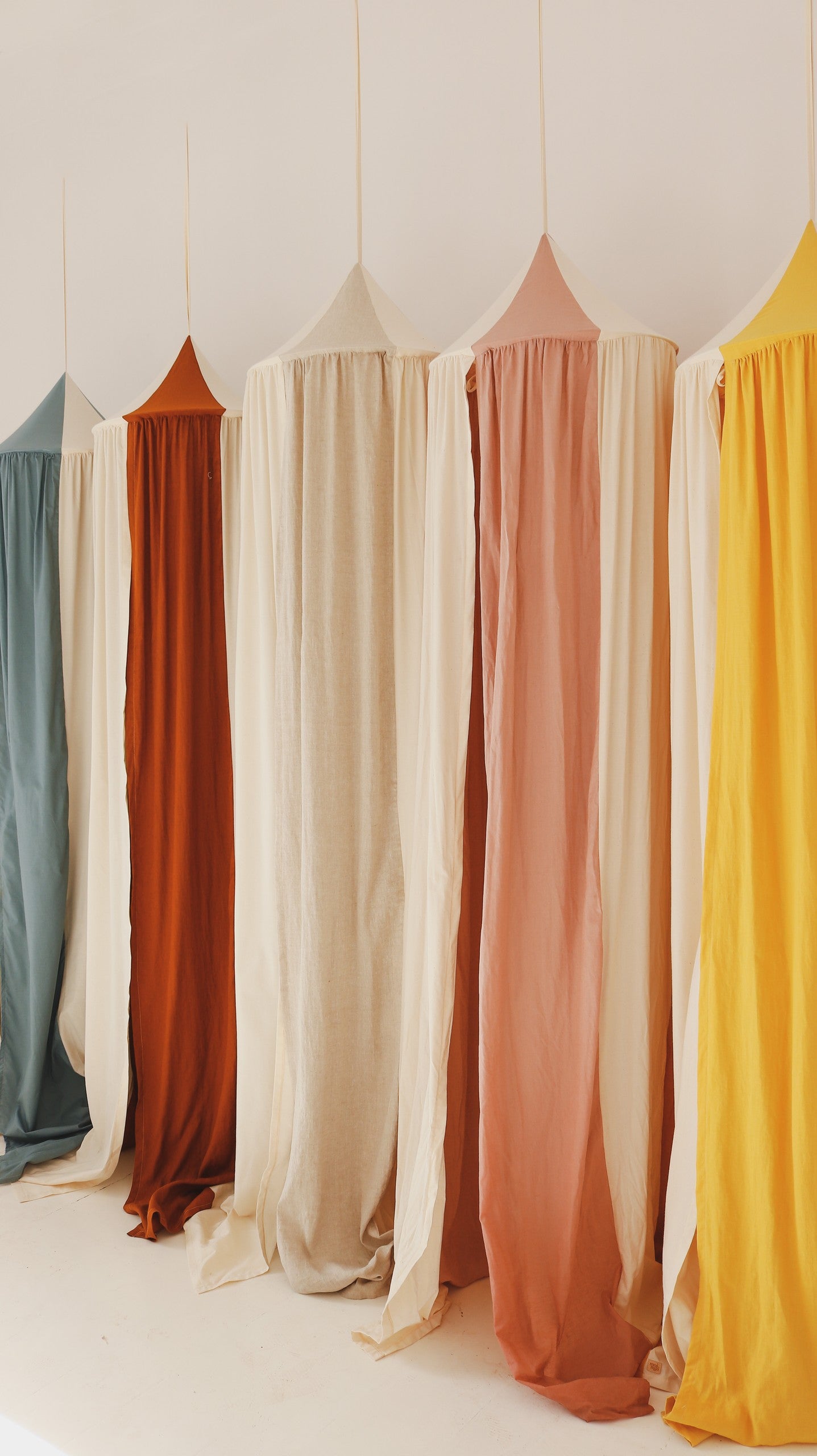 Baldakimas iš ekologiškos medvilnės ir lino „Kreminis cirkas“