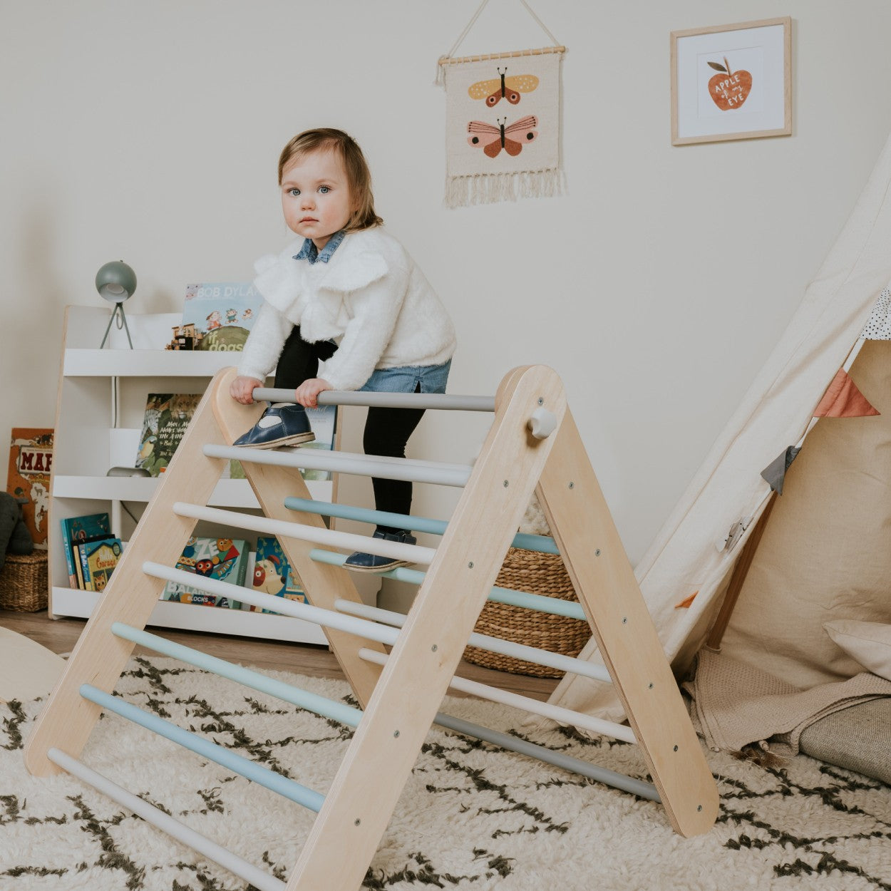 Pikler trikampė laipynė su švediškos sienelės priedu vaikams nuo 6 mėn. iki 7 m., pastelinių spalvų
