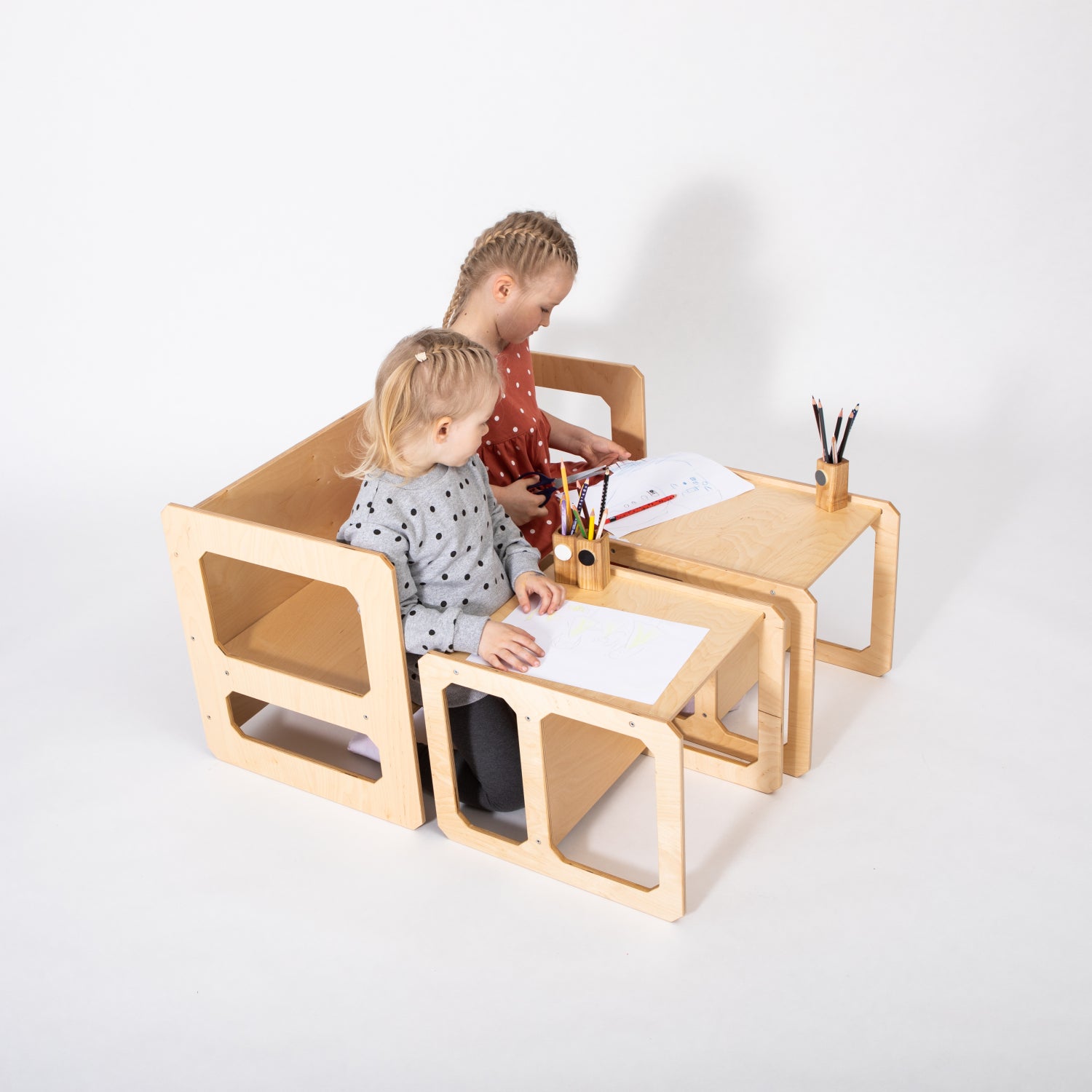 Montessori pirmasis stalo ir kėdės rinkinys su 2 kėdėmis