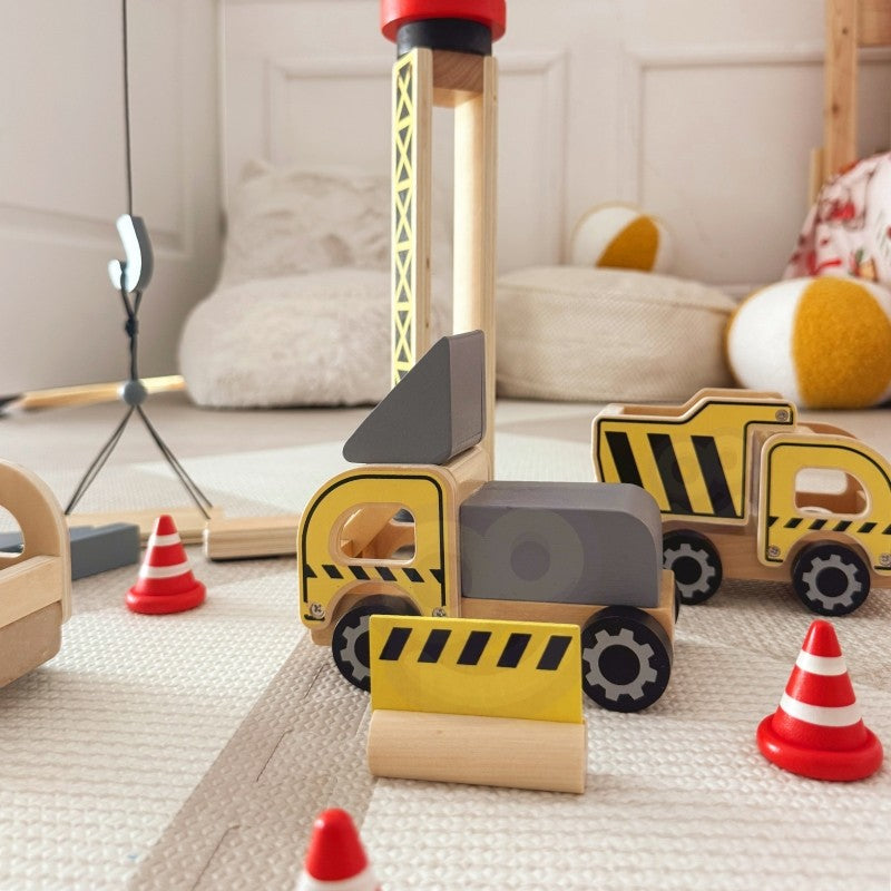 Medinis statybų aikštelės rinkinys su transporto priemonėmis